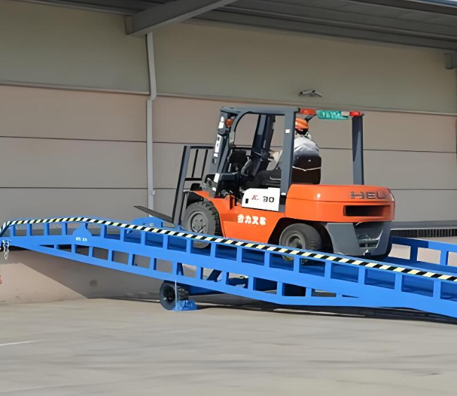 白马井镇移动式卸货平台（叉车用）